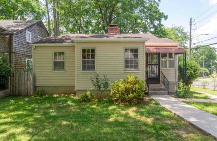 John_daniel11's tweet photo. 🏡 3Bed, 2Bath Apartment for Rent In Birmingham, AL
💰 $1,849/month
📐 1,213 sqft.
🚗 Dedicated Parking Spaces
❄️ Forced-Air Heating + Central A/C
🐾 Pets Permitted
📅 Immediate Occupancy
📋 Background Check Required
Looking for your next home in Birmingham? DM for more details https://t.co/JdsfxnSCDY