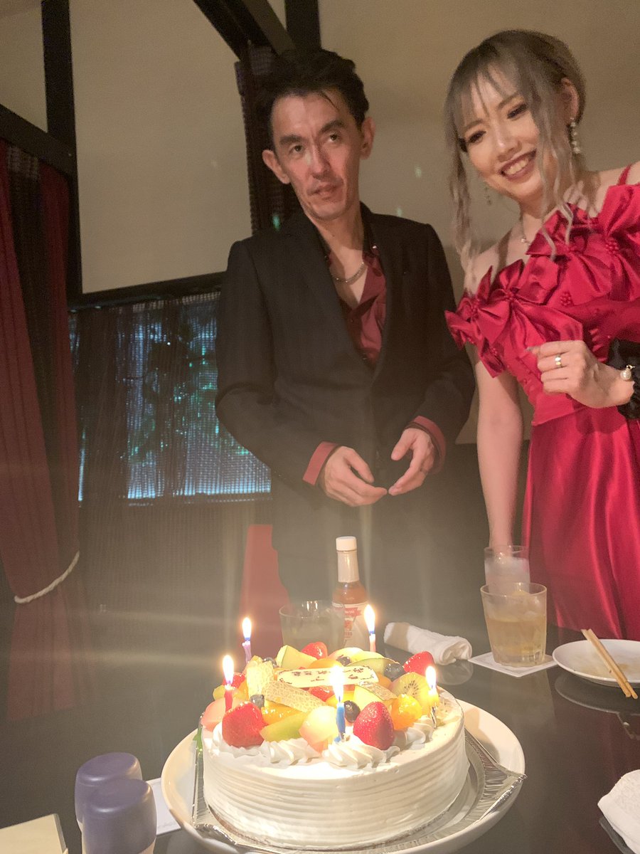 takuya530719's tweet photo. 無事、ライブ完了✅スタッフにも感謝🥲スタッフからのケーキ感動でした🥺会場のお客様、生中継を視聴されたお客様ありがとうございました😭😭さぁサードライブは来年8月21日‼️‼️ https://t.co/dXs878Verf