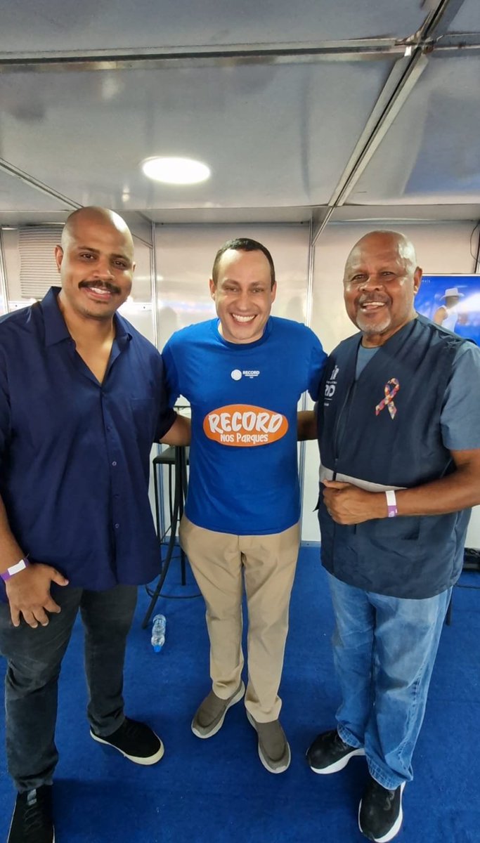 inclusaorio's tweet photo. Neste sábado (26), a Secretaria Especial de Inclusão esteve no Parque Madureira, durante o Record nos Parques, levando informação, acolhimento e orientação sobre direitos para pessoas autistas, neurodivergentes e suas famílias. https://t.co/aAxawHGnau