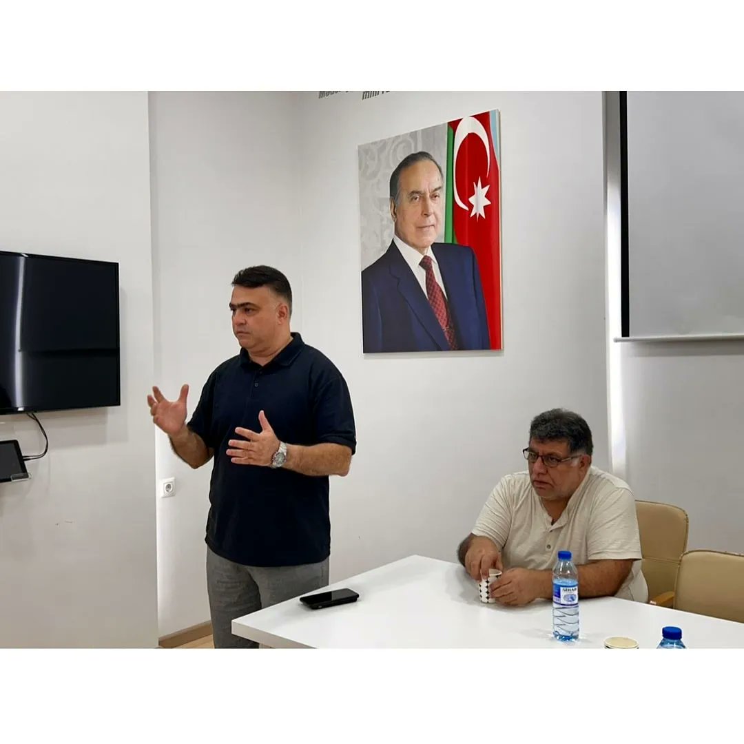 ShawnaHuskbj's tweet photo. World-renowned directors held masterclasses at ADMİU

On October 8, Georgian director and producer Giorgi Ovashvili, winner of the top prizes at the Karlovy Vary and Kinotavr film festivals for “Corn Island, ” and Afghan director Siddiq Barmak, a https://t.co/4JMLdTy6NZ