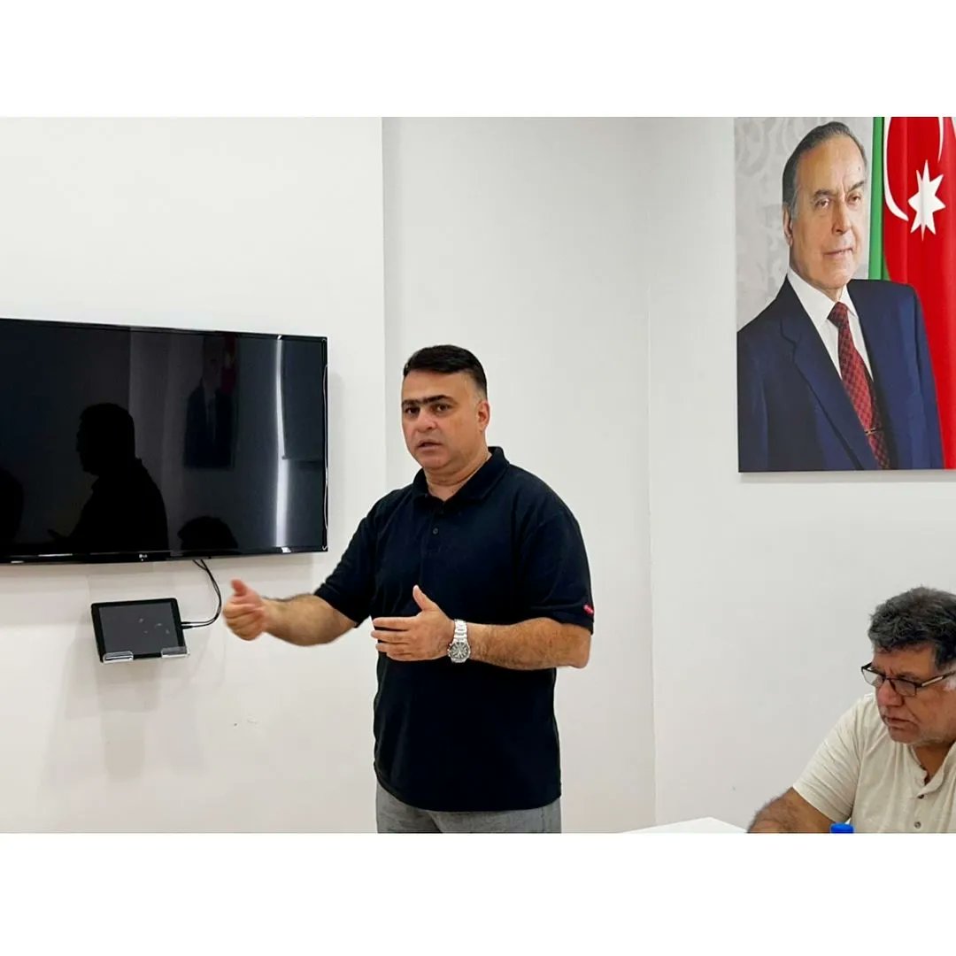 ShawnaHuskbj's tweet photo. World-renowned directors held masterclasses at ADMİU

On October 8, Georgian director and producer Giorgi Ovashvili, winner of the top prizes at the Karlovy Vary and Kinotavr film festivals for “Corn Island, ” and Afghan director Siddiq Barmak, a https://t.co/4JMLdTy6NZ