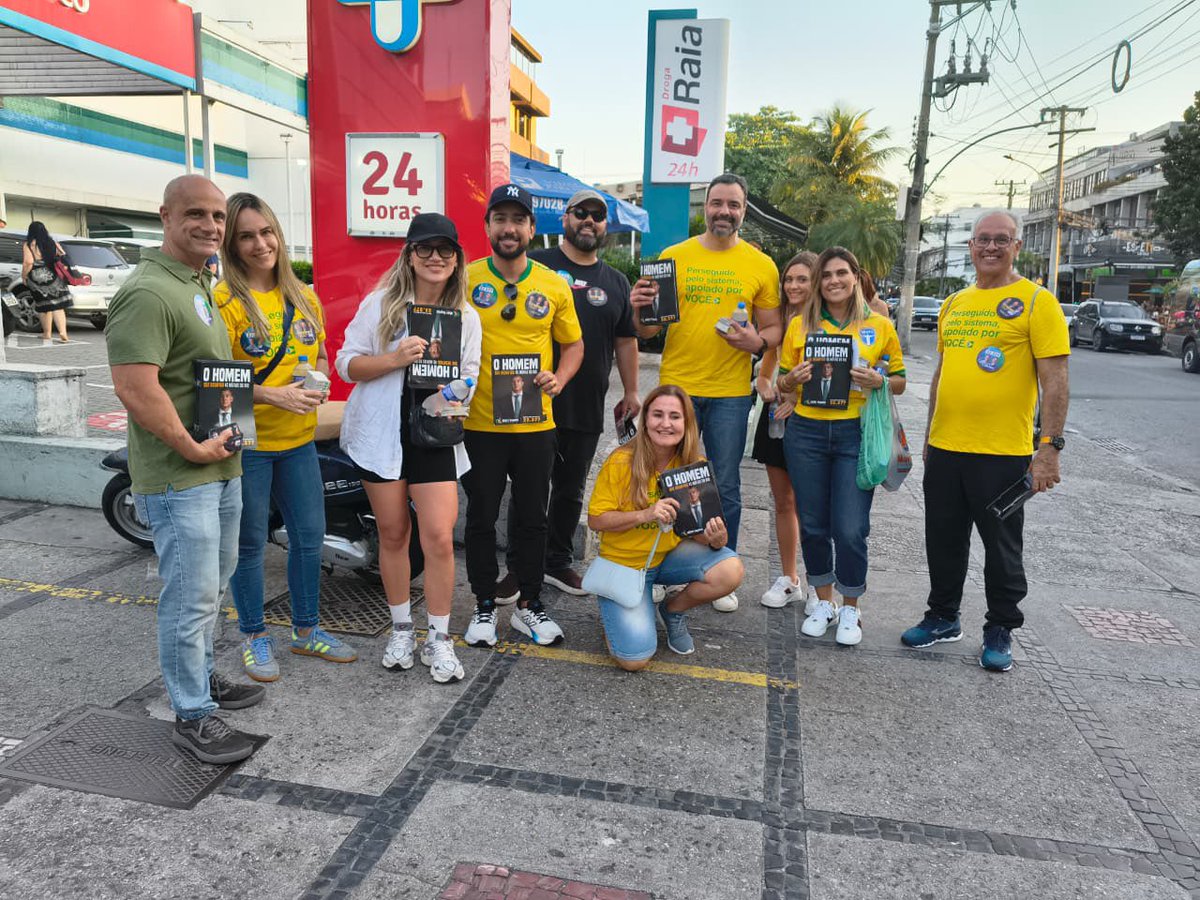 EdRaposo_'s tweet photo. Hoje foi na Barra, na raça e na coragem! Obrigado aos amigos que abrem mão de seu tempo livre pra caminhar comigo por aí. Ilustre presença da família do meu Deputado Estadual @AlanLopesRio 🇧🇷🫡👊🏻 https://t.co/0aiBVuNiQV