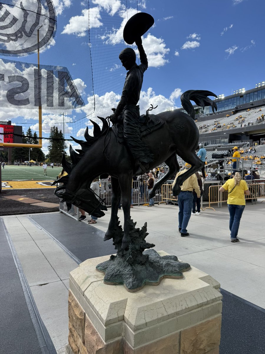 BroganMoyer66's tweet photo. Thanks @wyo_football for the great gameday experience. Also thanks to @CoachABohl for having a great conversation with me and my family!
@CoachHaberman @GriffFootball @GE_Football_Rec  @JamoBrown_ https://t.co/8DQAksH36W