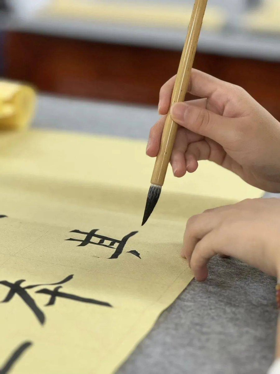 SukLogalbot0r's tweet photo. Try 1 small new hobby this week—calligraphy, origami, or baking! Small steps bring big joy , unfold creativity , and warm your days . Start now!， https://t.co/JTVtQS7ct8