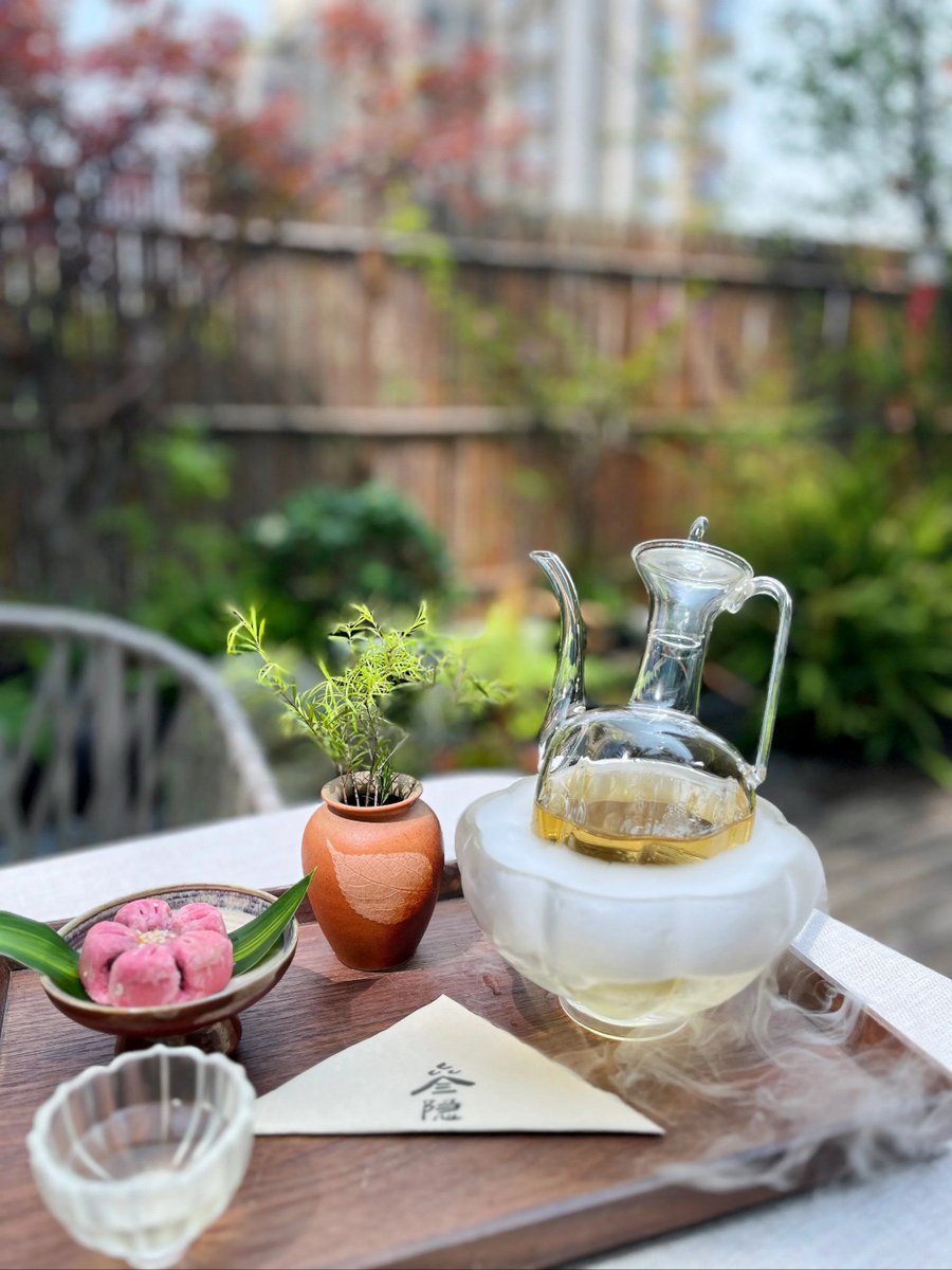 mjzzin's tweet photo. [Just a quiet moment in the garden 圃, no need to overthink, it's easy to feel 谅, grab a cup of tea and enjoy the little things] https://t.co/mqqge5iL38