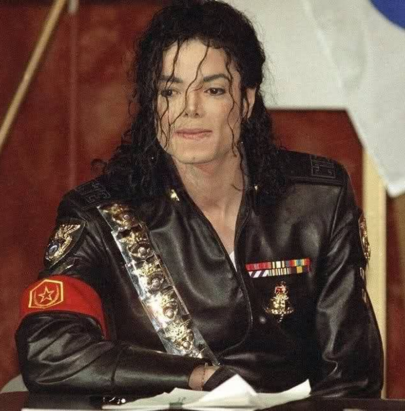 MJMultiverse's tweet photo. The photo used on TV  when the audio of Evan Chandler planning his extortion was revealed.
#MichaelJackson #MJInnocent https://t.co/xFh1QpinsI