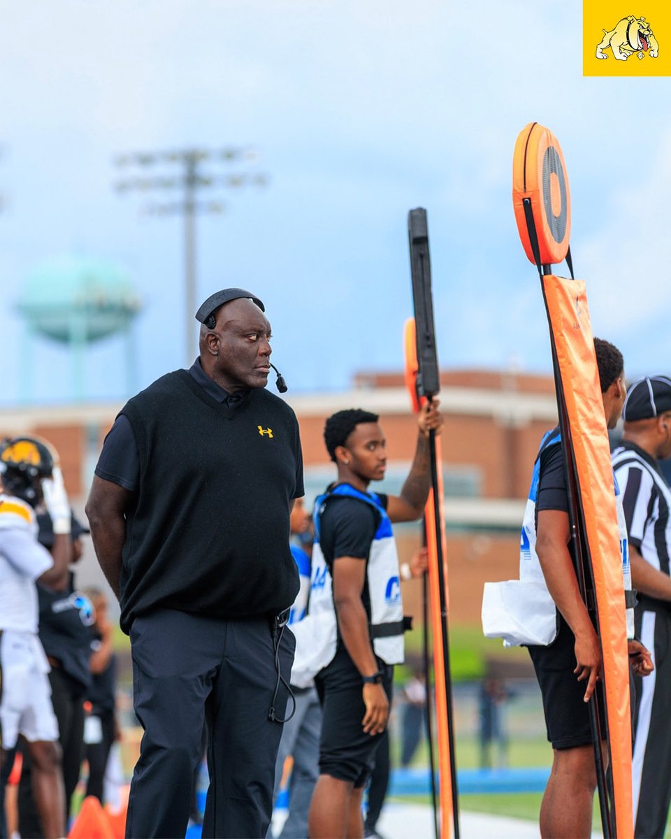 BSU_Sports_Info's tweet photo. FB| 𝗖𝗢𝗡𝗚𝗥𝗔𝗧𝗦 𝗧𝗢 𝗖𝗢𝗔𝗖𝗛 𝗢𝗗𝗨𝗠𝗦 𝗢𝗡 𝗛𝗜𝗦 𝗙𝗜𝗥𝗦𝗧 𝗪𝗜𝗡 𝗔𝗦 𝗛𝗘𝗔𝗗 𝗖𝗢𝗔𝗖𝗛 𝗔𝗧 𝗕𝗢𝗪𝗜𝗘 𝗦𝗧𝗔𝗧𝗘!

#BulldogNation | #BiteDown https://t.co/6Le6VKbtyd