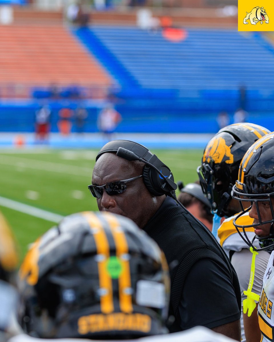 BSU_Sports_Info's tweet photo. FB| 𝗖𝗢𝗡𝗚𝗥𝗔𝗧𝗦 𝗧𝗢 𝗖𝗢𝗔𝗖𝗛 𝗢𝗗𝗨𝗠𝗦 𝗢𝗡 𝗛𝗜𝗦 𝗙𝗜𝗥𝗦𝗧 𝗪𝗜𝗡 𝗔𝗦 𝗛𝗘𝗔𝗗 𝗖𝗢𝗔𝗖𝗛 𝗔𝗧 𝗕𝗢𝗪𝗜𝗘 𝗦𝗧𝗔𝗧𝗘!

#BulldogNation | #BiteDown https://t.co/6Le6VKbtyd
