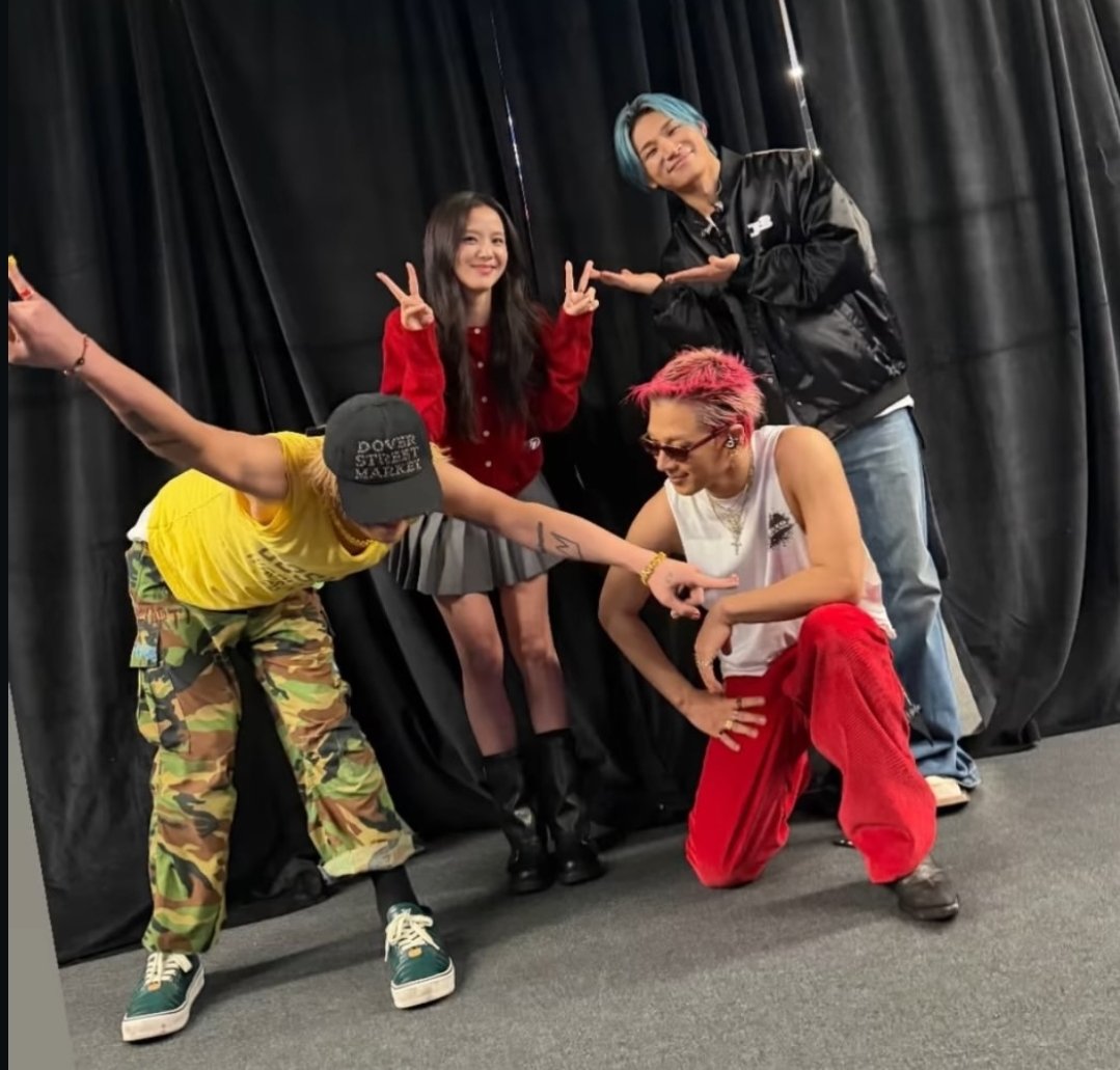 Mayshs1's tweet photo. JISOO's attended BIGBANG's concert in London, and shared a photo with the members backstage. 

She surprised fans by posting an Instagram Story update featuring herself alongside G-Dragon, Taeyang, and Daesung during the London stop of their BIGBANG 2026–2027 "XX: COSMOS" World Tour at the Tottenham Hotspur Stadium.