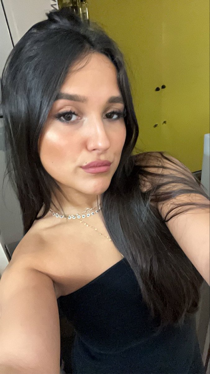 Hxrmony111's tweet photo. Qui veut avoir le privilège de me faire le dernier virement de la journée les slaves ? #findom #femdom #moneyslave https://t.co/HhLiy2Qhqq