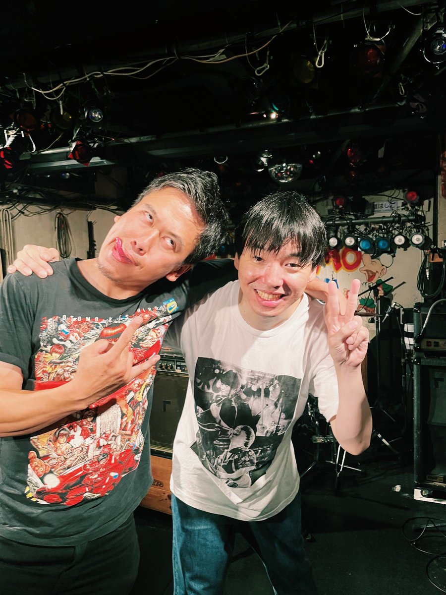 andonbakataiko's tweet photo. 東京には相変わらず不器用な歌を歌う憎めない人がいました。
この人の後ろで叩く太鼓も好きでした。 https://t.co/4p44GWGH1v