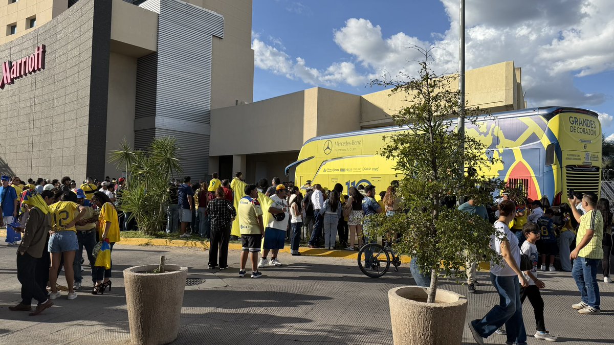 AlexAlfaro48's tweet photo. América ya está en Aguascalientes. Veiga y Cervantes no hicieron el viaje, se quedaron en la Ciudad de México. https://t.co/VhAaXVXzHP