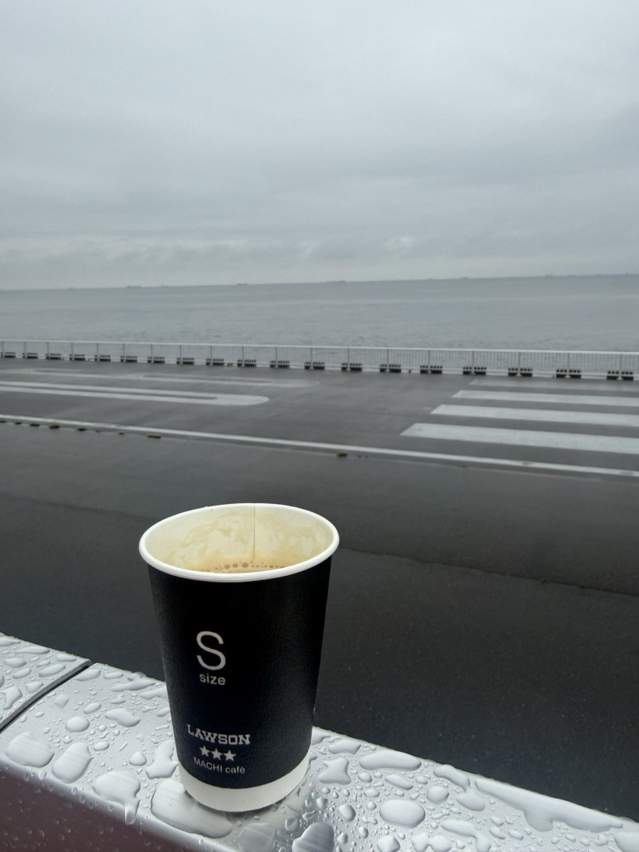 skyblue9112m's tweet photo. 今朝も雨☔️今年9月の千葉県は雨が多い…😞

PMSで体調不良だったけど家でストレッチで温めて、無理せずウォーキングに❤️‍🩹🥺՞

コンビニ☕️買って飲も！って思ったけど、雨で座れず。歩き飲み

Walk with YOASOBI
夜に駆ける

良いBEATで速歩捗った👍✨

 #朝ウォーキング
 #PMS
 #coffee https://t.co/jhztH1ycwz