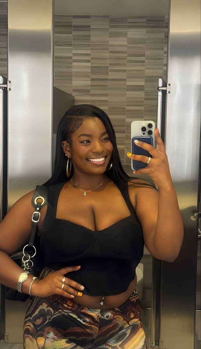 likkleteddy's tweet photo. Luv the mirror https://t.co/Y1muNn4vcI