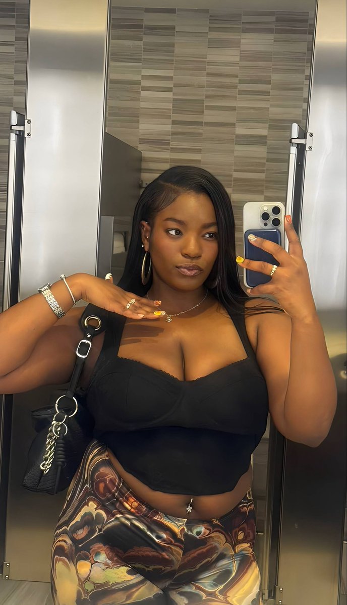 likkleteddy's tweet photo. Luv the mirror https://t.co/Y1muNn4vcI