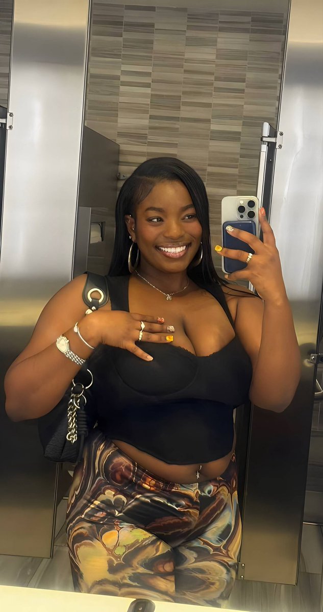 likkleteddy's tweet photo. Luv the mirror https://t.co/Y1muNn4vcI