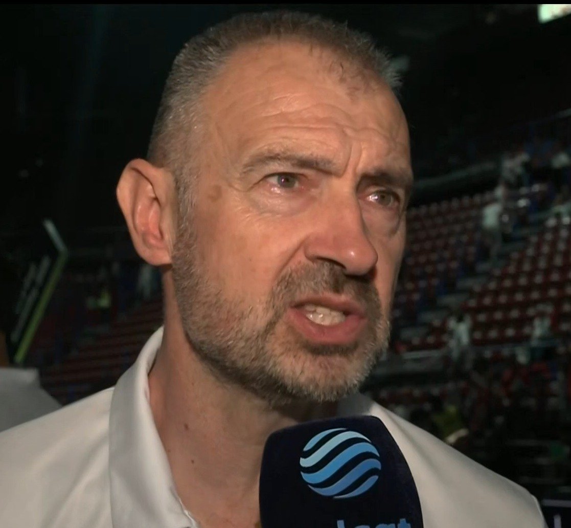 AdrianLozio's tweet photo. Nikola Grbić dla Polsatu Sport:
– Czasami jestem kibicem, bo moi zawodnicy robią niesamowite rzeczy. Wielkie gratulacje za to, co robią na boisku, jaką mają mentalność, jakimi są profesjonalistami. Jestem dumny, że jestem trenerem tej drużyny. https://t.co/XoOh9prupP