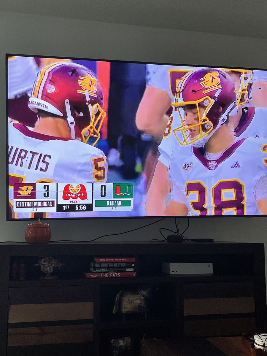 BostonArman's tweet photo. Yessir, vamos Chippewas! ๐คจ #Canes #FireUpChips https://t.co/CyYwUUJclO