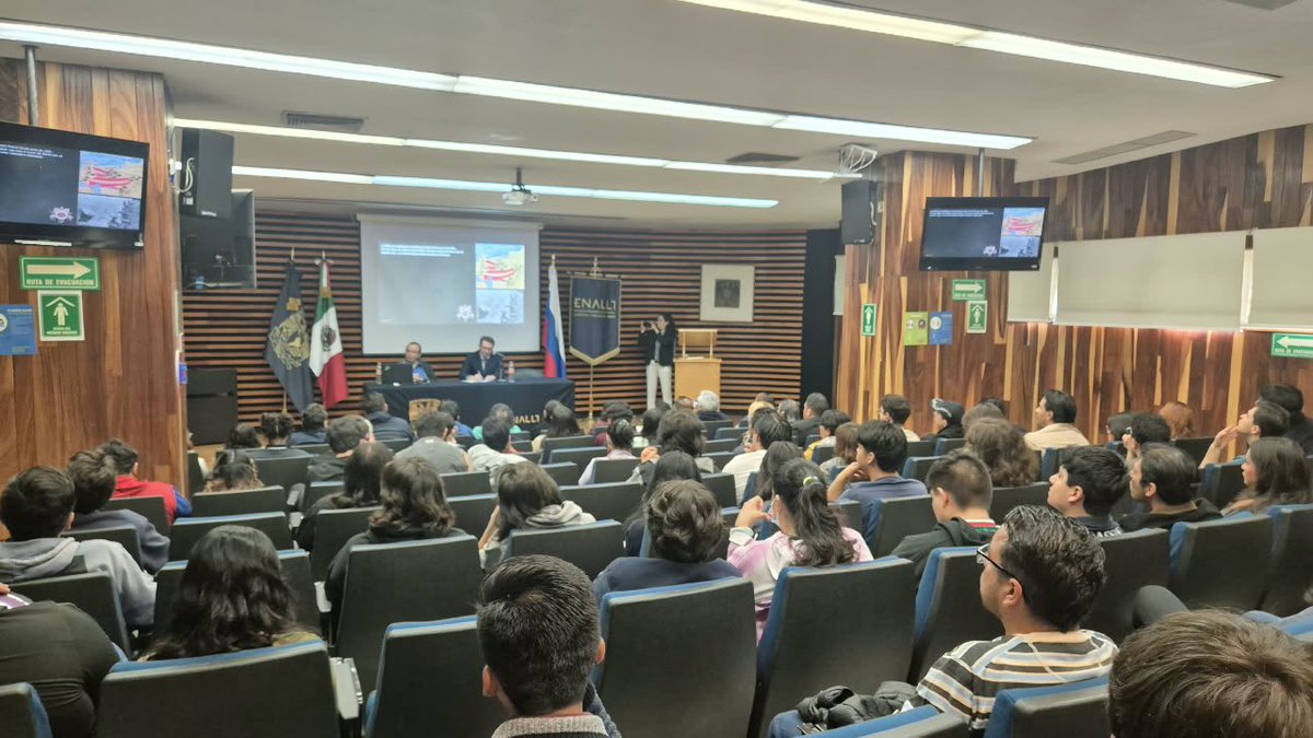 EmbRusiaMexico's tweet photo. 🇷🇺🇲🇽 Yuri Knórozov: el científico ruso que abrió al mundo la escritura Maya

En la ENALLT-UNAM se celebró una conferencia dedicada al destacado científico soviético Yuri Knórozov, presentada por el reconocido experto Juan Carlos Domínguez.

Los Mayas fueron una de las grandes civilizaciones de la historia y una de las pocas que crearon su propio sistema de escritura. Tras el establecimiento del régimen colonial español, casi todos sus manuscritos fueron destruidos y el conocimiento de su escritura se perdió durante siglos.

En 1952, cuando apenas tenía 30 años, Knórozov encontró la clave para descifrar la escritura Maya.

Su hazaña científica permitió al mundo volver a oír la voz de una de las civilizaciones más grandes de la historia de la humanidad.

🐱 También se puede descubrir qué papel desempeñó su gata Asya en su trabajo científico. 😉

🙏 Agradecemos a las autoridades de la ENALLT-UNAM su hospitalidad y su apoyo a la realización de esta conferencia.

🎥 Aquí puedes ver la grabación de la conferencia: 
https://t.co/k1xx2DHvSd