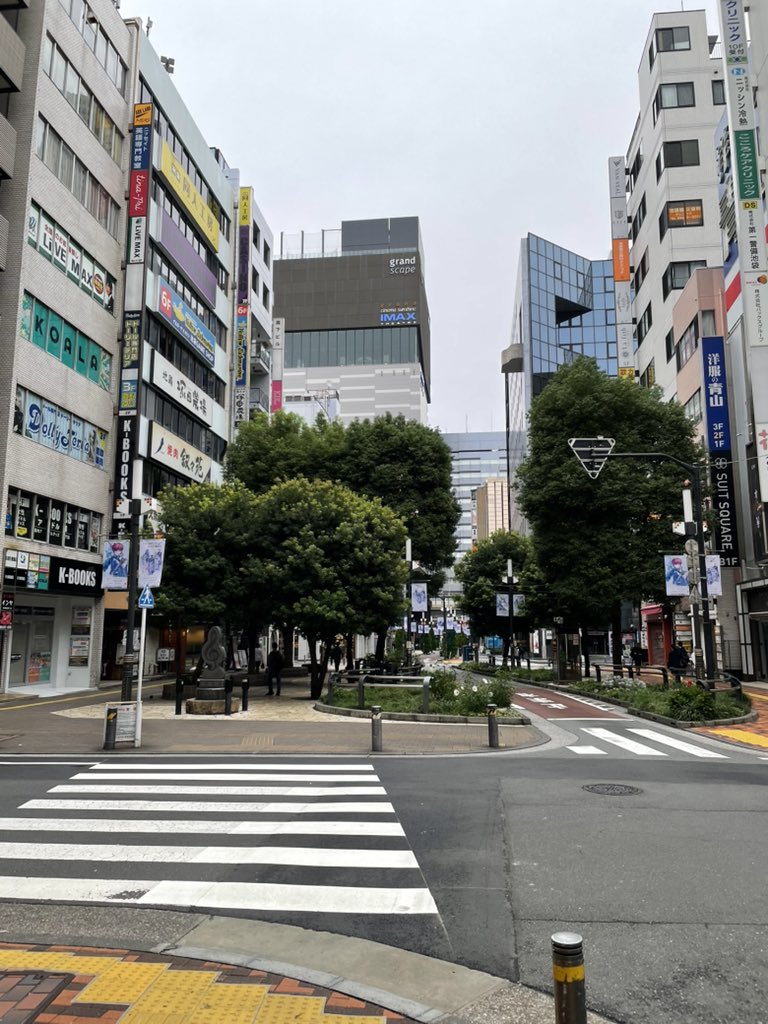 flutton's tweet photo. 8時前の池袋は静かだなぁ https://t.co/yo9F87JKxt