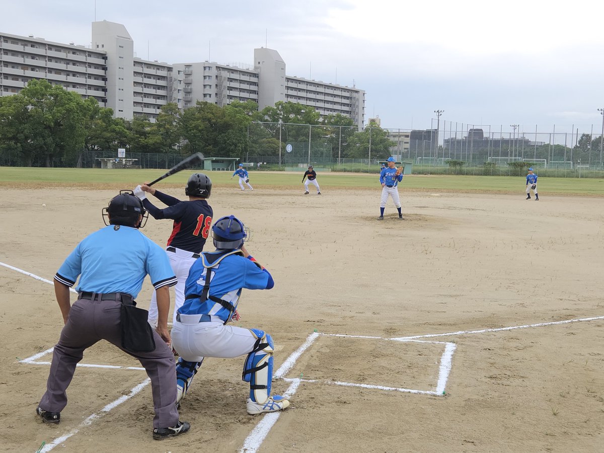 840s's tweet photo. 大阪北リーグ草野球大会
９月２７日
予定通り開催してます
ジョーズ対フジケ��� https://t.co/dhslBNONYs