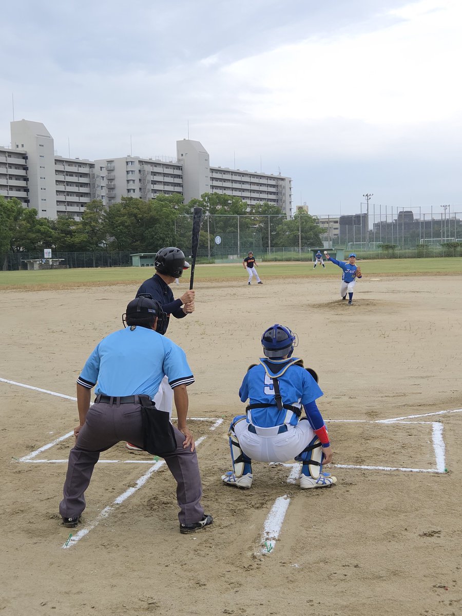 840s's tweet photo. 大阪北リーグ草野球大会
９月２７日
予定通り開催してます
ジョーズ対フジケ��� https://t.co/dhslBNONYs