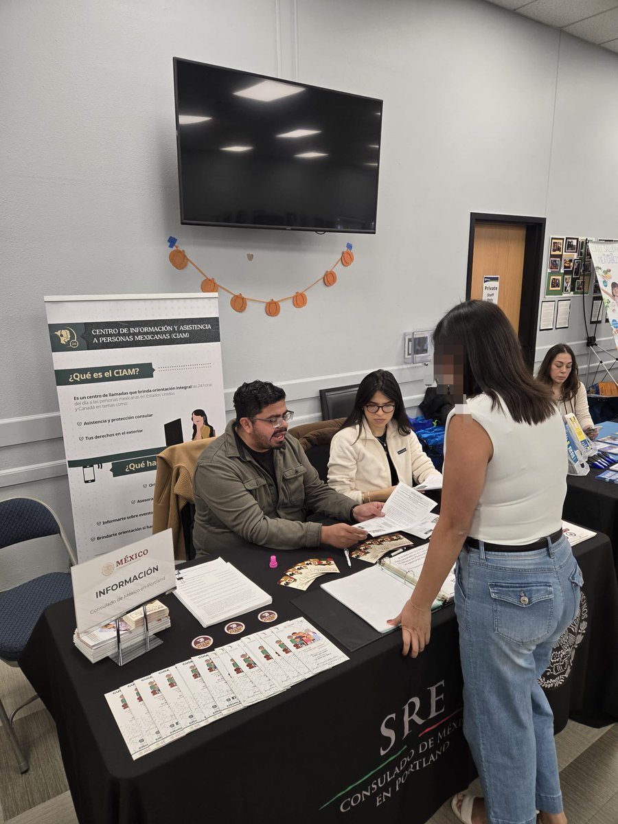 ConsulMexPot's tweet photo. Hoy @ConsulmexPot estuvo presente en la Feria Tu Salud! 🩺❤️ organizada por @TelemundoPDX en colaboración con Virginia García para brindar información sobre los servicios consulares. https://t.co/d7jEgSVwau