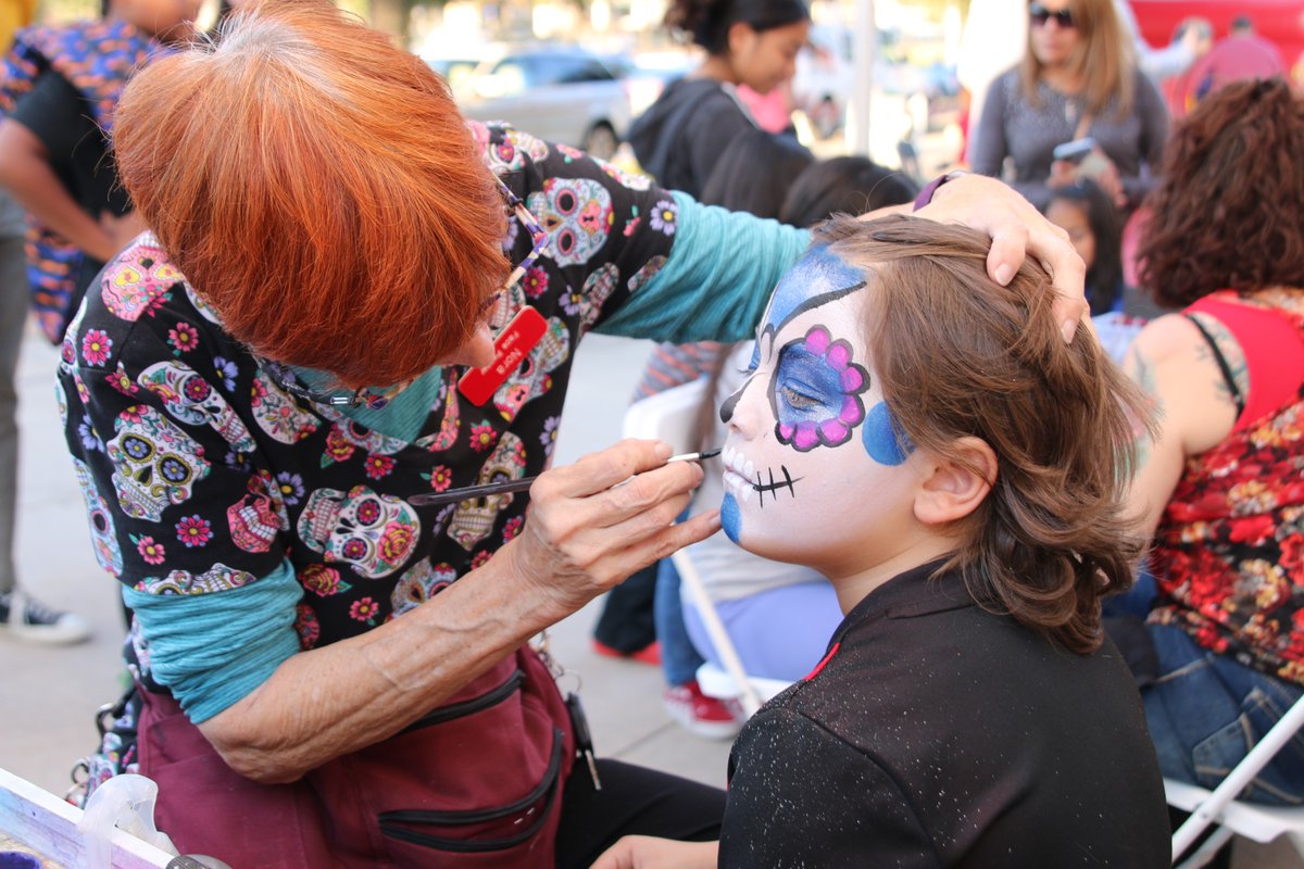 garlandtxgov's tweet photo. The City of Garland's annual Día de los Muertos celebration is only 4 weeks away! Experience an evening filled with music, art, culture and tradition in Downtown Garland on Saturday, Oct. 24, from 2 to 8 p.m. 💀🌹 Learn more at https://t.co/K0lNuPJxmX https://t.co/jqYa9hR8Ls