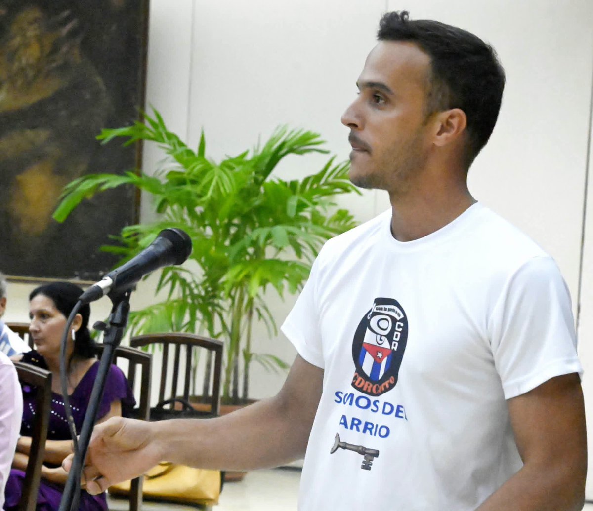 TocororoQbano's tweet photo. Desde el barrio estos jóvenes hacen crecer #Cuba rumbo al 66 aniversario de los #CDRCuba ❤️🇨🇺

#66AñosCDR https://t.co/klG798r9HC
