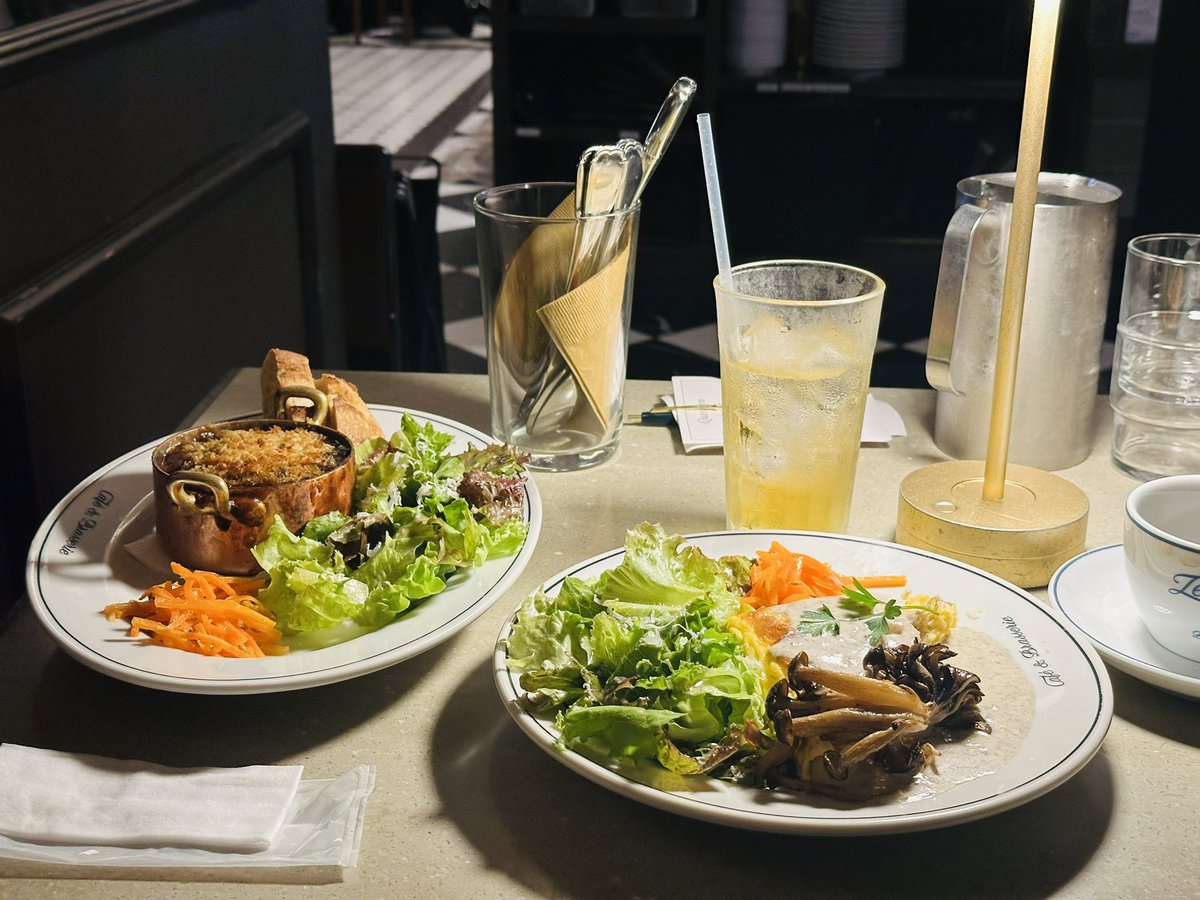 hanayurin's tweet photo. 最近仕事はどんどんやばくなり、雨も降りっぱ。
ヤケクソで半袖短パンでハーフラン。
途中からダイエットー！な娘が合流。
ヤケクソパワーでハーフ記録更新w
スッキリしてプチ遠出ランチ。娘も友人と来た事があるとか。意外に高くない。
素敵な空間と接待と料理とコーヒーでストレス発散😀💕 https://t.co/ezmP3la1ro