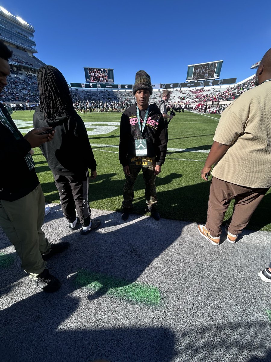 Jason6Jennings's tweet photo. I am thankful for being at MSU today
To watch them take on Nebraska. Thanks to everyone and the coaches for giving me this opportunity #go green https://t.co/ZpMEvcNrxd