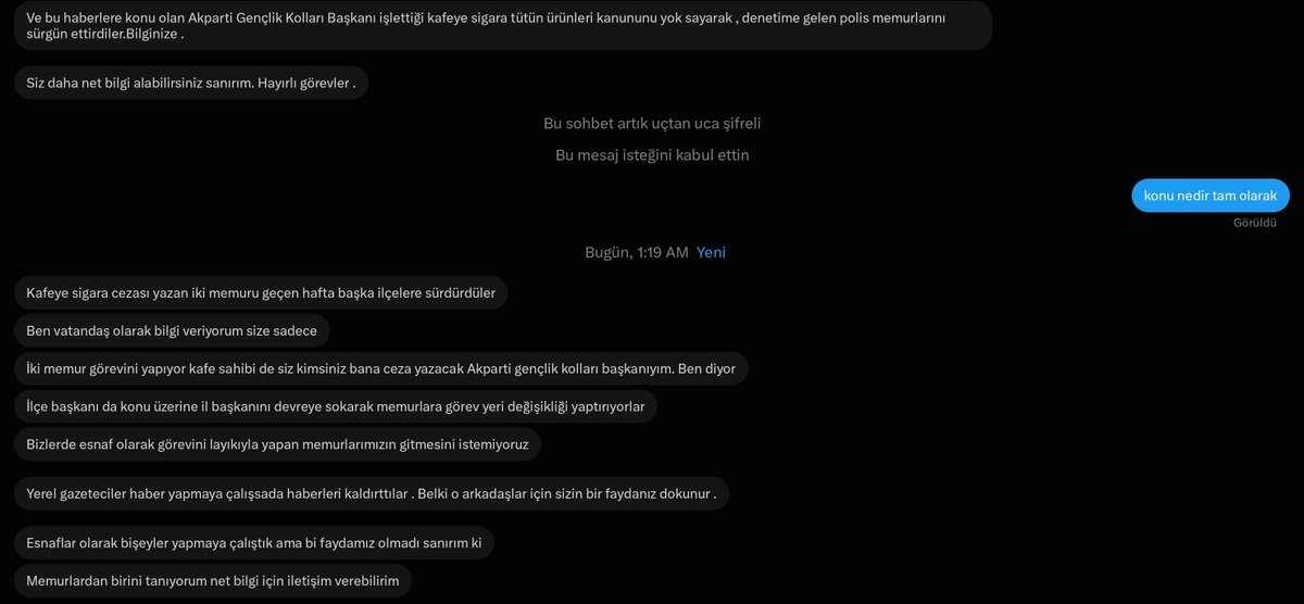 bombacimlym5's tweet photo. SİZDEN GELENLER...

YER-UŞAK/Eime @usakemniyetmd 

Kıytırık il ve ilçe başkanı bozuntuları...

Siz emniyeti babanızın çiftliği mi sandınız? 

Bir çay ocağı işleten kıytırık siyasetçi gelip görevini yapan polise racon kesecek, peşinden telefonla adam sürdürecek; koltuğuna yapışmış  ve koltuk korkusuyla yanıp tutuşan emniyet müdürleri de siyasetçinin emir eri gibi kendi memurunu harcayacak... 

Yazıklar olsun sizin amirliğinize de temsil ettiğiniz makamınıza da! 

​Alkol ve siğara denetimi sırasında mekânına ceza kesen polise "Sen benim kim olduğumu biliyor musun" diye artislik yap; sonra bir telefonla memuru sürdür öyle mi... 

Siyasinin karşısında el pençe divan durup kendi memurunu satan emniyet müdürleri, siz o oturduğunuz makamın koltuğunun tekerine dahi değmezsiniz...

Memurunun arkasında dağ gibi duramayan, dik durmak yerine kıyrırık il ve ilçe başkanlarının karşısında ezilip büzülen ve memurunu satan adam emniyet müdürlüğü yapmasın kardeşim... 

Sizler kıytırık il ve ilçe başkanlarının marabası değil, devletin emniyet müdürüsünüz bunu öğrenin artık! 

Bu milletin bu devletin polisini yalnız, çaresiz sanmayın; bu rezilliğin de omurgasızlığın da hesabını günü geldiğinde hukuk önünde tek tek vereceksiniz!

İÇİŞLERİ BAKANIMIZ SAYIN MUSTAFA ÇİFTÇİ BAKANIM... @mustafaciftcitr

GÖRÜYOR MUSUNUZ ŞU REZALETİ... BU DURUM POLİS OLAN SİZİN EVLADINIZIN BAŞINA GELSE KABUL EDER MİSİNİZ BUNU...

LÜTFEN GEREĞİN YAPIN...

SONRA ÇIKIP BİR DE BU İNSANLAR NEDEN İNTİHAR EDİYOR DİYE SORUYORLAR...

İŞTE SEBEP BU...

KOLLUK-DER olarak bu konunun yakından takipçisi olacağız...

Uşak Eşme ilçesinde görevli bu arkadaşlar lütfen bana ulaşsınlar...

@RTErdogan @tcbestepe @TC_icisleri @EmniyetGM