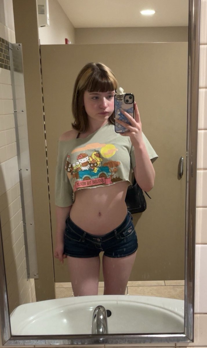 someone1111937's tweet photo. alt girls are the very best! 
#wankchat #wankbattle #goonbud #goonfuel #jerkbud #jerkoff #altgirl #goth #emo #alt #nsfw #nsfwtwt #bj #porn https://t.co/bSkEEWVjDs