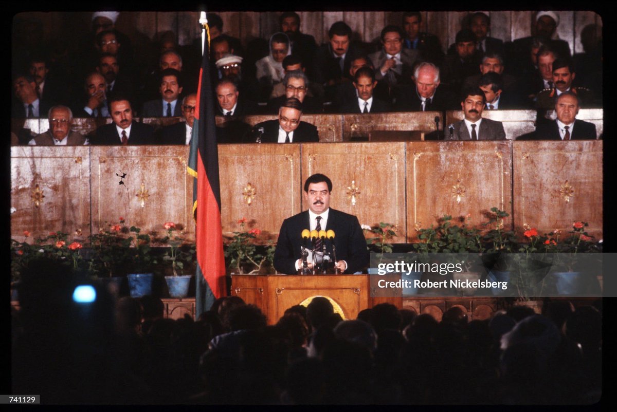 Nasir_Amany's tweet photo. د شهید ډاکټر نجیب‌الله د شهادت دېرشم تلین ته

دېرش کاله تېر شول، خو ځینې دردونه د وخت په تېرېدو نه زړېږي. ځینې نومونه چې واورې، د یوه انسان تر څنګ د یوه ټپي وطن څېره هم درته ودرېږي. شهید ډاکټر نجیب‌الله زموږ د تاریخ له همدغو نومونو څخه دی.

د ۱۳۷۵ کال د تلې شپږمه یوازې د یوه پخواني ولسمشر د ژوند وروستۍ ورځ نه وه؛ دا زموږ د تاریخ هغه دردناکه پاڼه وه چې پکې سیاسي کرکې د انسان د ژوند او عزت حرمت تر پښو لاندې کړ. هغه شپه د یوې کورنۍ پلار له نړۍ ولاړ او د یوه ملت په حافظه کې داسې زخم پاتې شو چې دېرش کاله وروسته یې هم درد احساسوو.

نجیبه! نن دې یاد د هغو افغانانو په زړونو کې ژوندی دی چې له جګړو ستړي دي، د خپل وطن عزت غواړي او ارمان لري چې ماشومان یې د وېرې پر ځای په ډاډه زړه ښوونځي ته لاړ شي. ستا د نوم په یادولو د هغو ټولو کورونو غم هم راژوندی کېږي چې سیاست او جګړې ترې خپل عزیزان اخیستي دي.

ستا یاد ته تر ټولو رښتینی درناوی دا دی چې د یو بل ژوند ته حرمت ولرو، اختلاف په دښمنۍ بدل نه کړو او د واک لپاره خپل وطن د ویر پر کور بدل نه کړو. زموږ راتلونکی نسل د غچونو میراث نه، د سولې، پوهې او ورورولۍ افغانستان غواړي.

دېرش کاله وروسته دې په درنښت یادوو. د هغو لوڼو درد ته سر ټیټوو چې له پلاره بې‌برخې شوې، او د هغه وطن لپاره سوله غواړو چې لا هم د خپلو بچیانو په ویر ناست دی.

روح دې ښاد، یاد دې تلپاتې او افغانستان دې سوله‌ییز او سرلوړی وي.