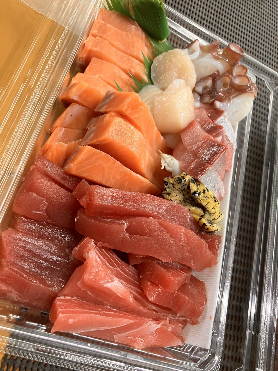 Osashimi0705's tweet photo. 手巻寿司 （1人前1500円→1250円税）
別途えび付
※お得意様遠慮なさらずお気軽に御予約承り致します https://t.co/i6sEp363ai