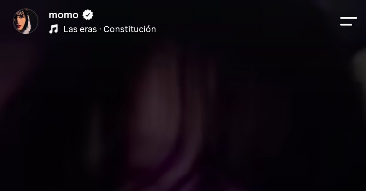 jisweett's tweet photo. Nunca pensé ver constitución en el perfil de Momo 🇦🇷 https://t.co/ejayguHCdu