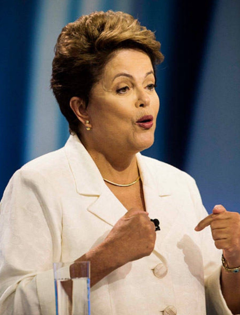 jownlock's tweet photo. hoje bateu saudades do penteado axérico da minha eterna presidenta dilma https://t.co/kXFdqND1Cs