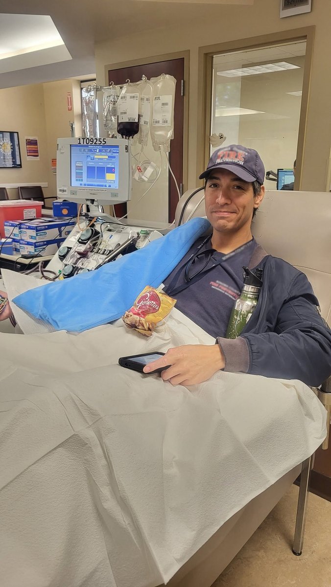 VitalantCA's tweet photo. Tyler followed in his family’s footsteps and has donated blood for 17 years. Through his work with the fire department, he’s also seen firsthand how precious blood can be for patients and their families.
https://t.co/24Wu12NvpX https://t.co/LpiORLLctH