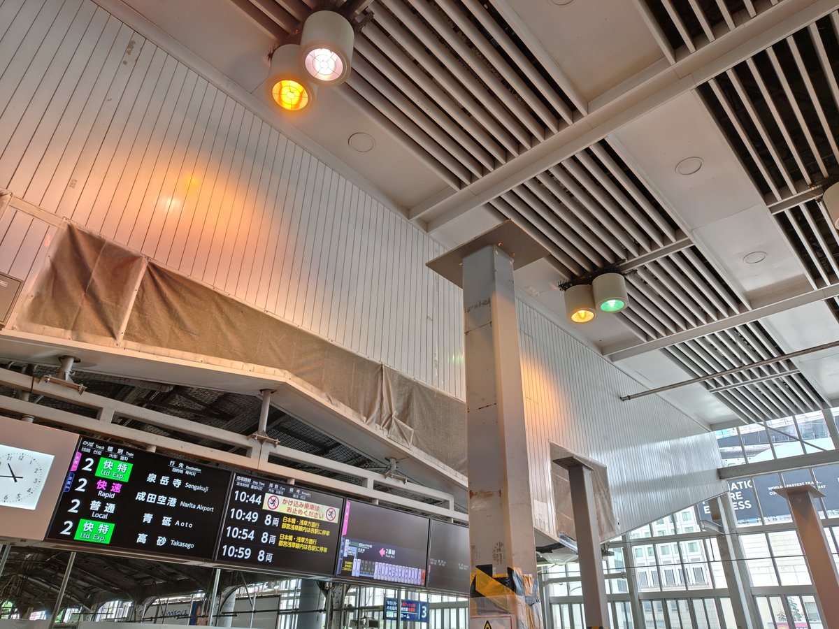 tt_maboh's tweet photo. 京急の品川駅の2番3番ホームに、仮設の柱が立ってた https://t.co/XbIVFk4Svv