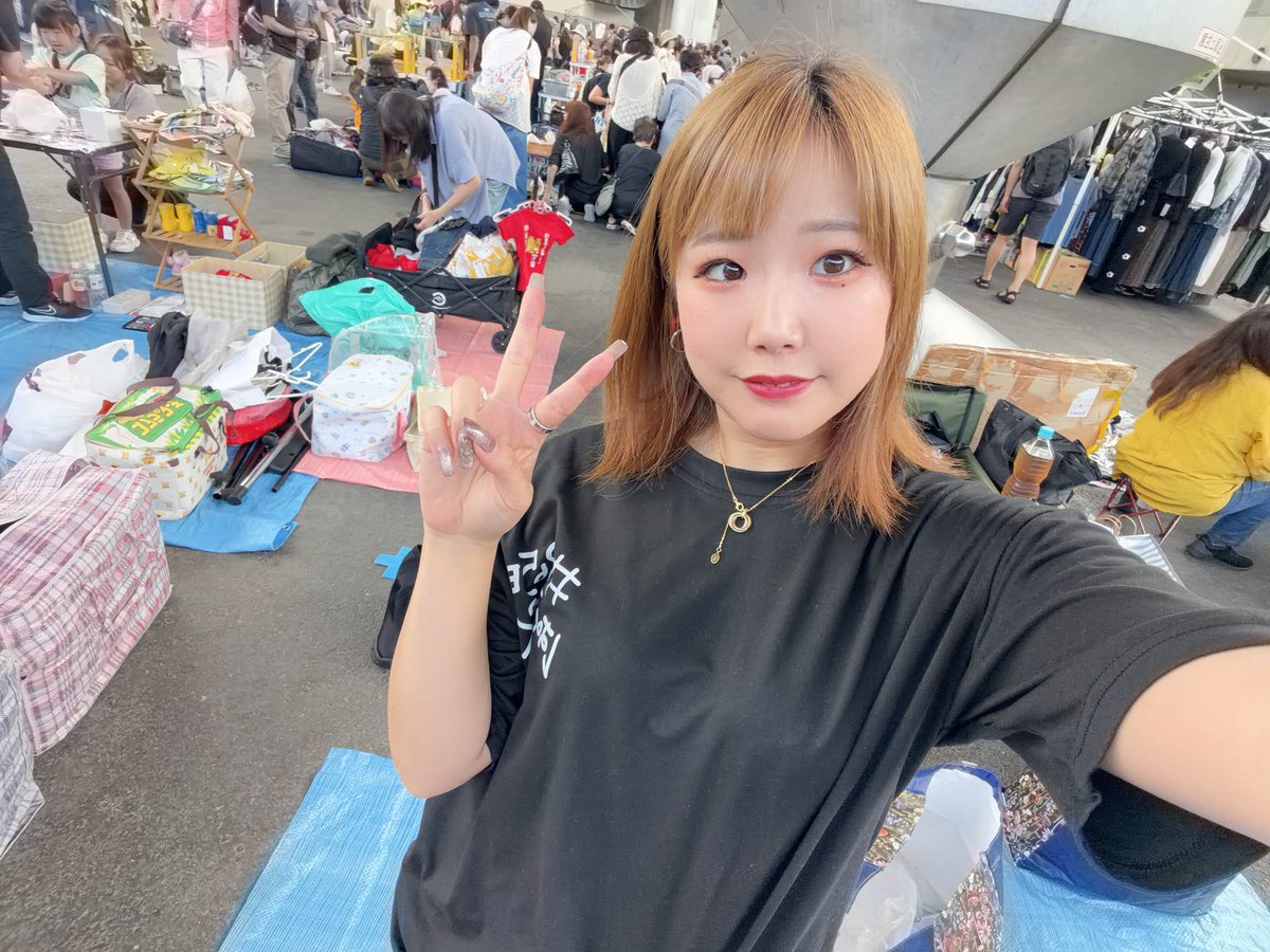 miinyaaaaan0915's tweet photo. ハナミズキホール入口らへんいるよー！ https://t.co/9t72CgjMem