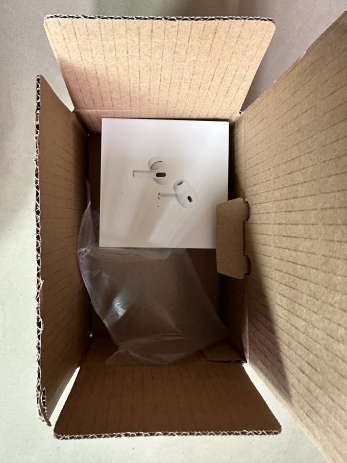 LaurettaWidl4e's tweet photo. Just unboxed my new wireless earbuds—sound quality is chef’s kiss and they fit like a glove! No more tangled cords or missing calls on the go https://t.co/7mrY5tUAhH
