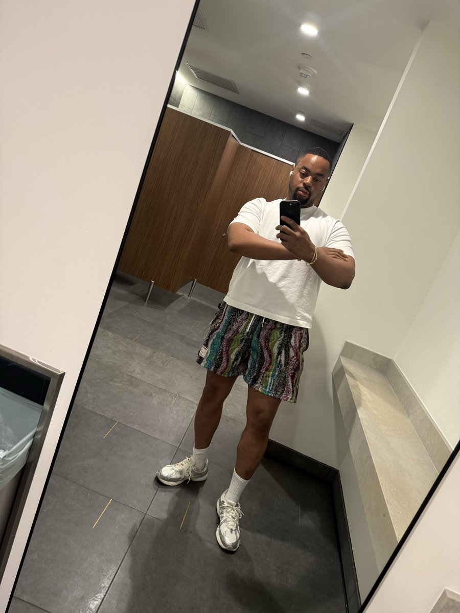 BeenHeavy_'s tweet photo. It I lose another 20 I’ll be cool 😭 https://t.co/aH4uRL8Tjr