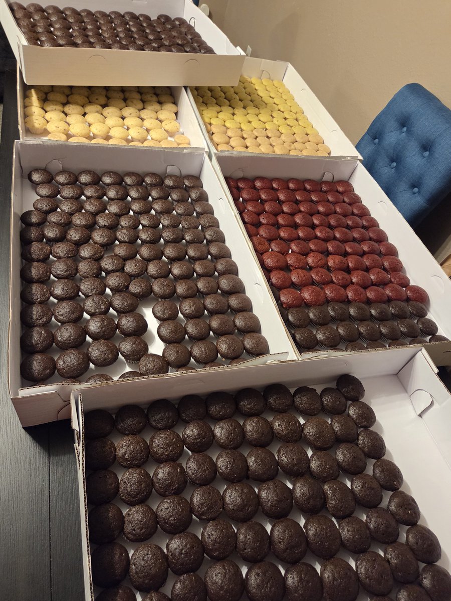 FoodNyt's tweet photo. Just got done baking the largest order of cupcakes I've ever had - 600 mini, they'll be frosted in the morning and delivered for a wedding soon after. 

I'm tired. https://t.co/iL6whHdpAn