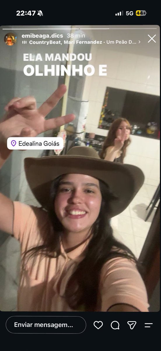 sofia_mbj80's tweet photo. To em São Paulo e me deparo com o povo se arrumando pra ir pra festa na minha casa e a maria mandando mnsg perguntando se podia jogar meu vídeo game ?????? Amo https://t.co/GJSmlul827