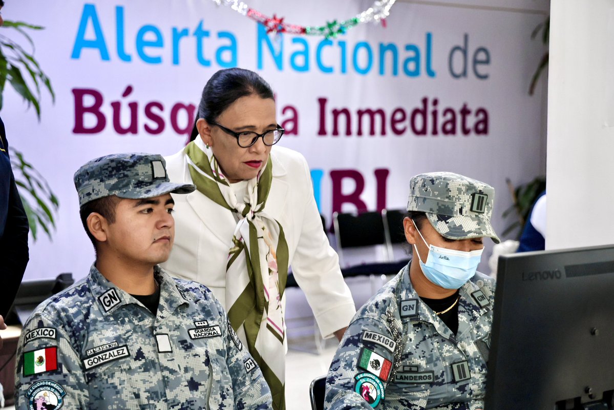 rosaicela_'s tweet photo. Este sábado platicamos con personal de @Busqueda_MX , @SSPCMexico, @GN_MEXICO_ y @FGRMexico que opera el Centro de Mando de la Alerta Nacional de Búsqueda Inmediata #ANBI, las 24 horas los siete días de la semana. El trabajo coordinado ayuda a actuar con rapidez en la localización de personas. 🇲🇽 @Claudiashein @arturomedinap
