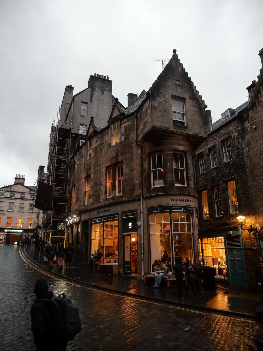 echoesofworld's tweet photo. Edinburgh, Scotland https://t.co/Xv2u3aekE9