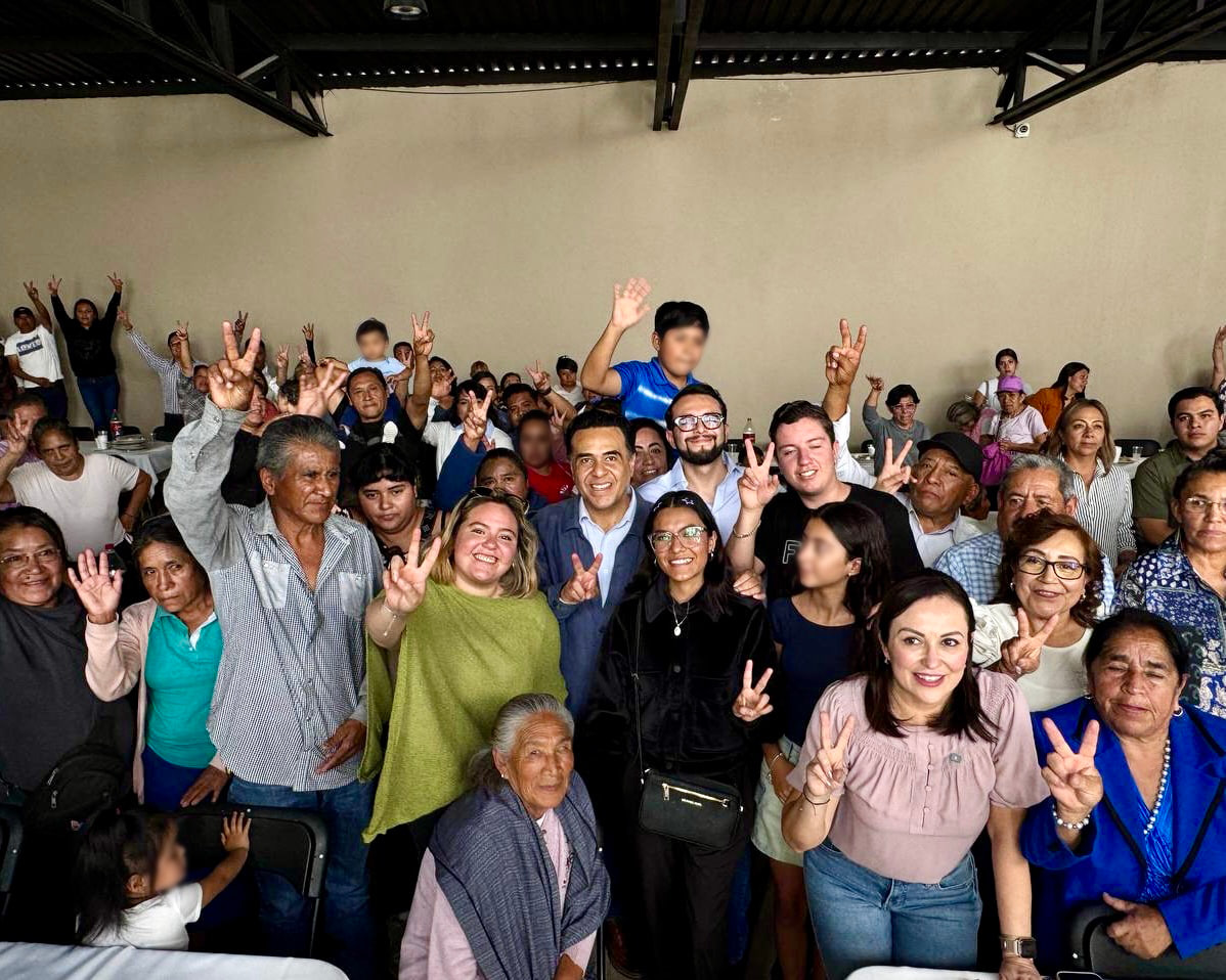 LuisBNava's tweet photo. En Cadereyta compartimos una buena plática con amigas y amigos sobre lo que más nos importa: nuestras familias y el futuro de nuestros hijos.

Hablamos de prevenir las adicciones, de estar presentes en sus vidas y de cómo sumar esfuerzos para cuidar Querétaro desde nuestras comunidades.

¡Gracias por recibirme y por poner sobre la mesa lo que les preocupa! Son conversaciones que vale la pena seguir teniendo.