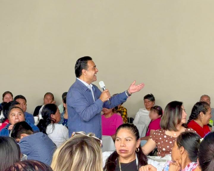 LuisBNava's tweet photo. En Cadereyta compartimos una buena plática con amigas y amigos sobre lo que más nos importa: nuestras familias y el futuro de nuestros hijos.

Hablamos de prevenir las adicciones, de estar presentes en sus vidas y de cómo sumar esfuerzos para cuidar Querétaro desde nuestras comunidades.

¡Gracias por recibirme y por poner sobre la mesa lo que les preocupa! Son conversaciones que vale la pena seguir teniendo.