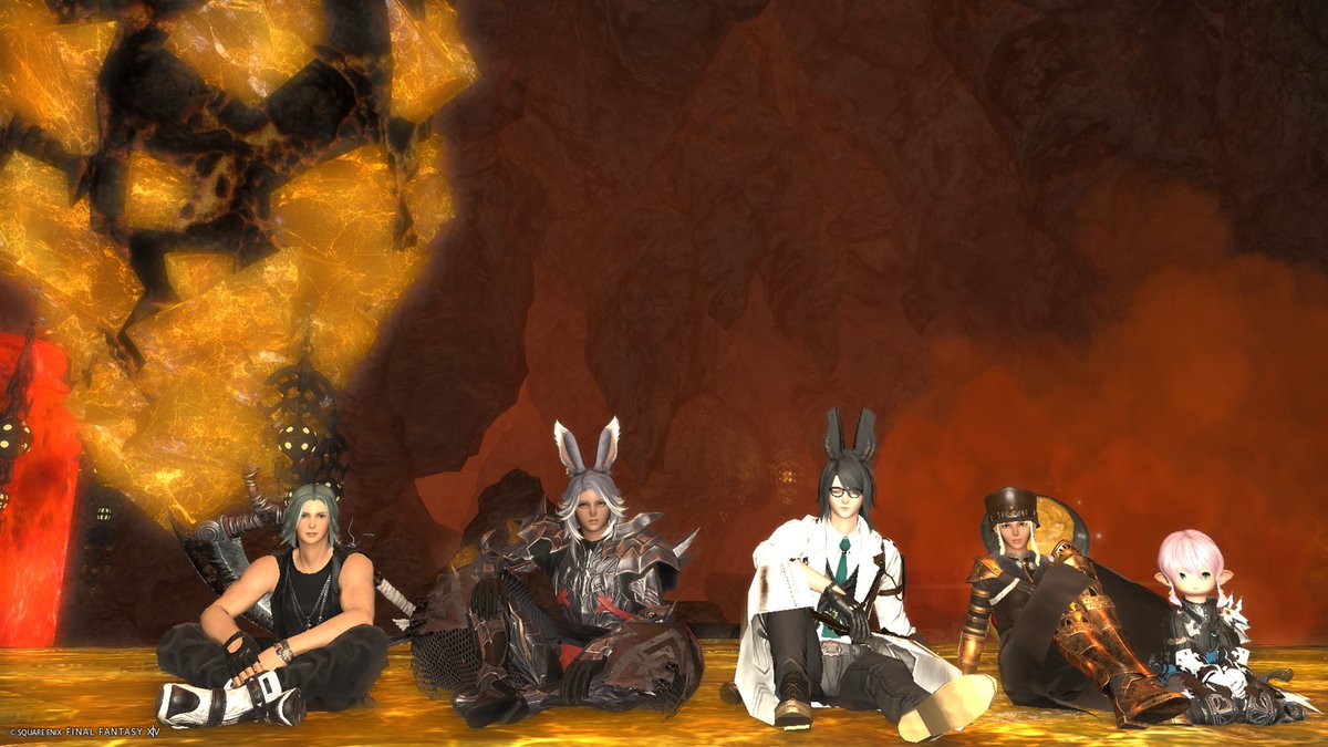 Karoku_You's tweet photo. うろついてたら、ひいくんとたこぴに遭遇🐰🐰
しれっと映り込むミニオンw

からの、ルレ
リーパーのスキルで後ろに跳ぶやつ
気付いたら押してて、、落ちたw https://t.co/FmxAD4QYSf