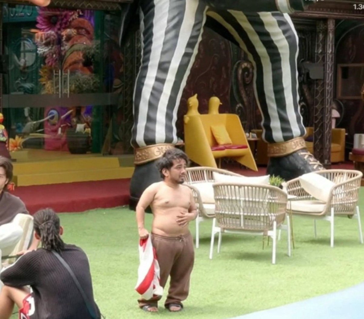 v38501291's tweet photo. Bauna Ka HardCopy 

#BiggBoss20 https://t.co/mZ4b5HUJBT